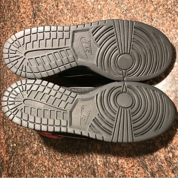 Nike Dunk High Premium SB ‘BLOODY SUNDAY’ - Picture 6 of 8